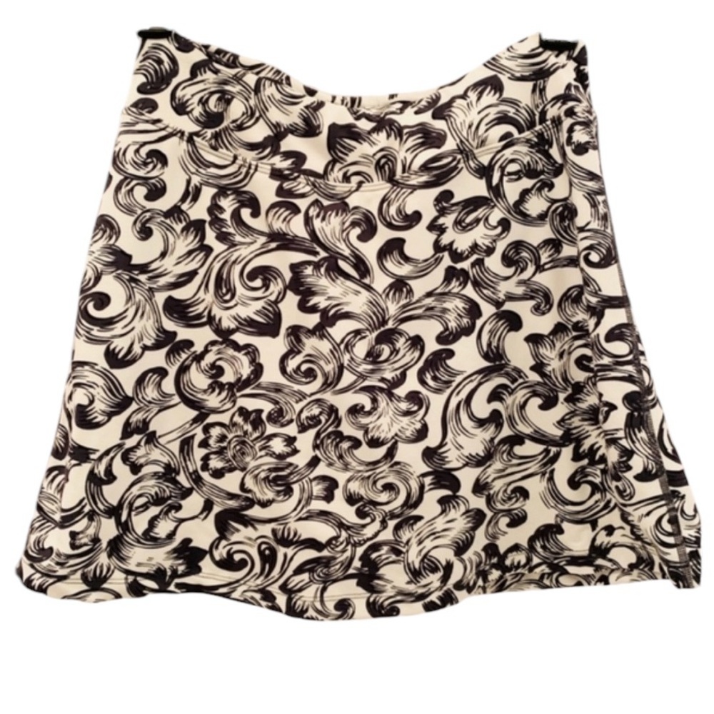 Title Nine Black and Cream Patterned Skort